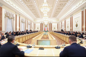 Фотофакт. Лукашенко на совещании снимали с расстояния в несколько метров